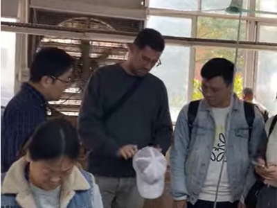 Foreign Customers Visit The Factory