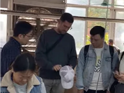 Foreign Customers Visit The Factory